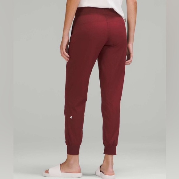 Lululemon Joggers in Garnet Wine size 4!! - Picture 2 of 6
